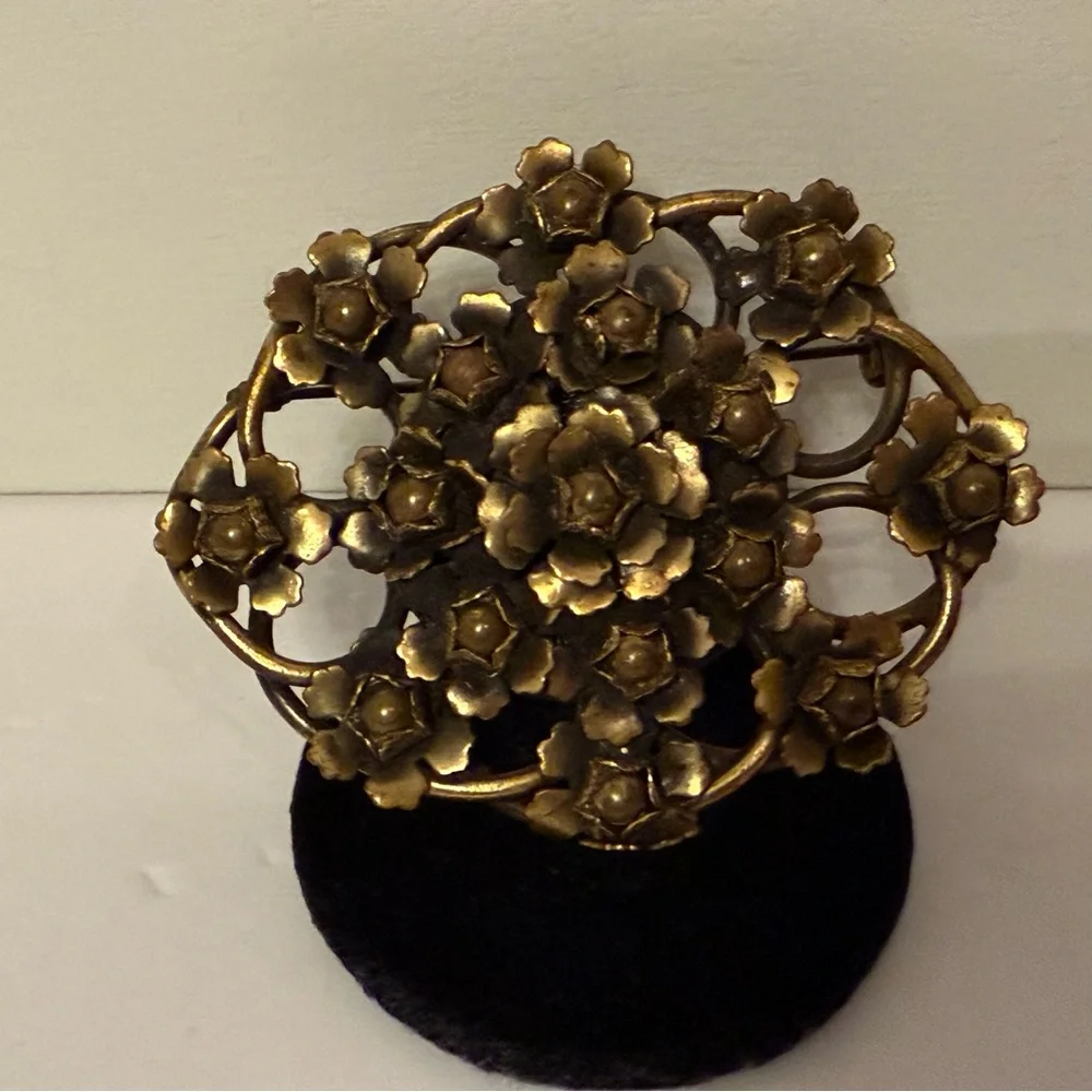 VINTAGE ARTISAN SIGNED BXX BROOCH BRASS FLORAL 3D LARGE OVAL